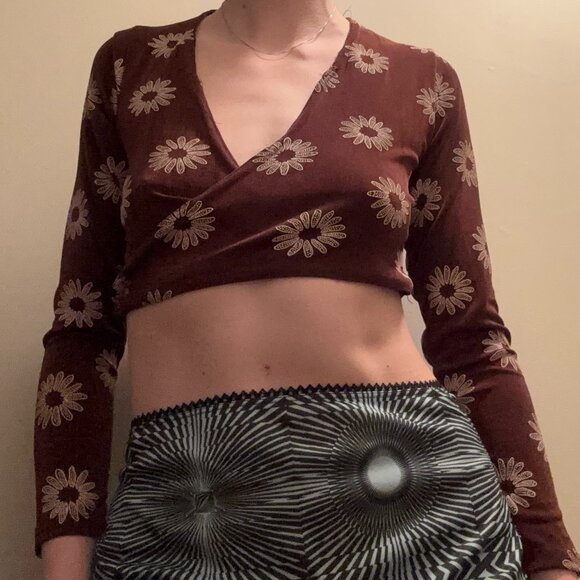 Vintage Wrap Top - Picture 2 of 3